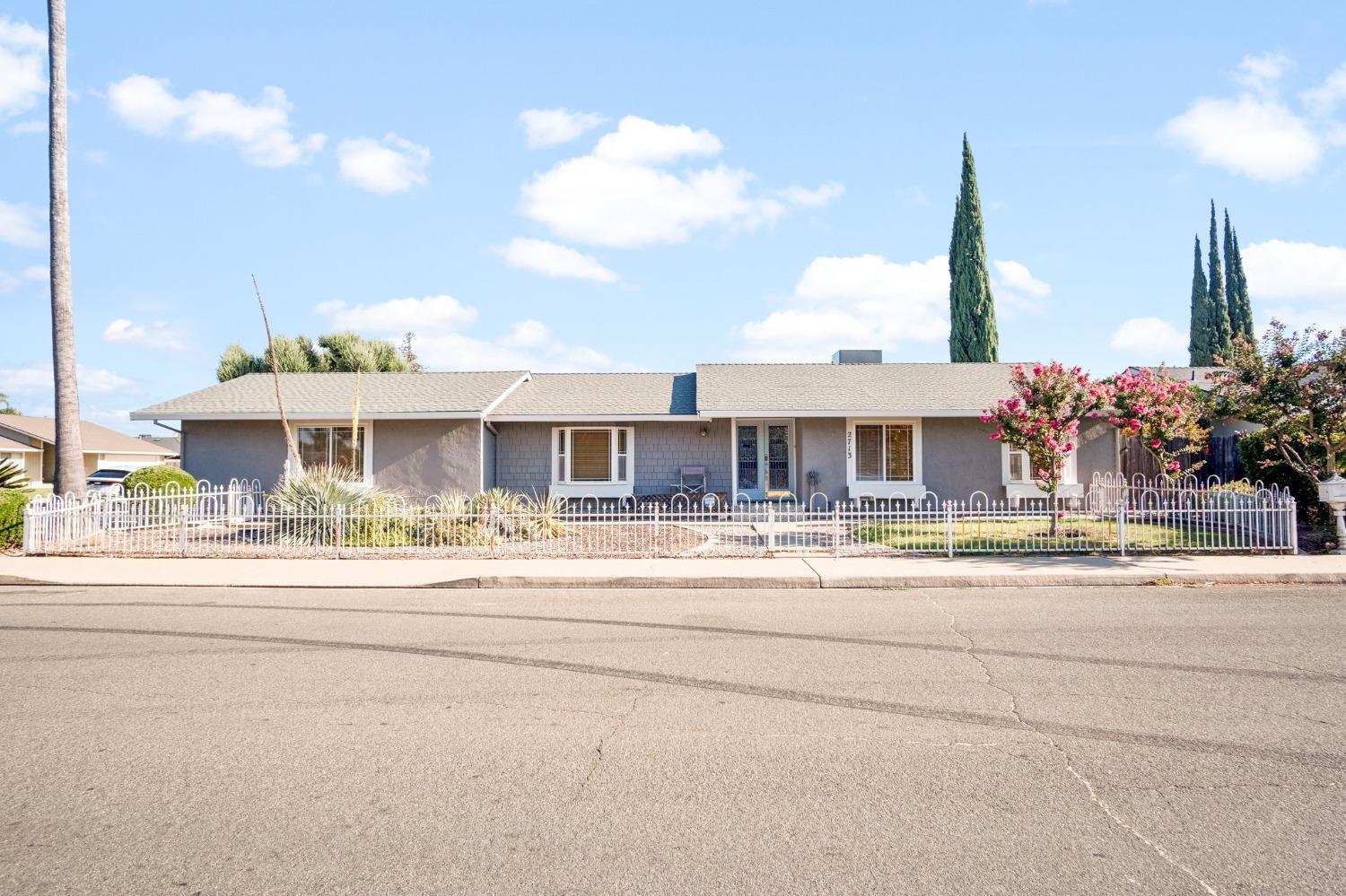 Glasgow Dr, Ceres, CA 95307