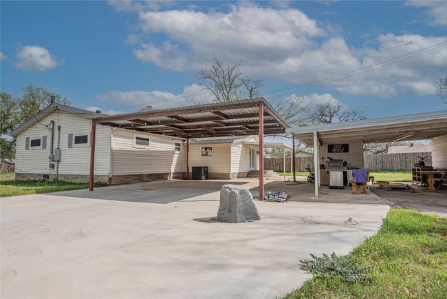 900 Silver Creek Azle Rd, Home with 3 bedrooms, 2 bathrooms and null parking in Azle TX | Image 4