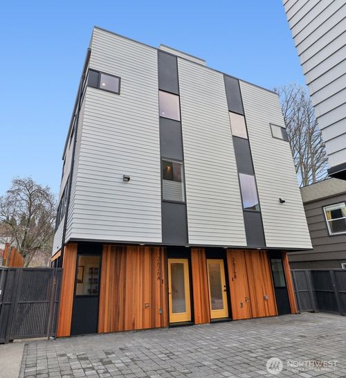 2626 A 58th Ave Sw, Seattle, WA, 98116 | Card Image