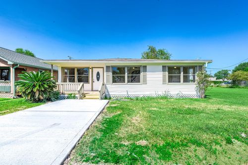 2214 11th Ave N, Texas City, TX, 77590-5117 | Card Image