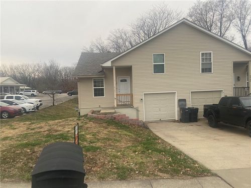 6900 Sobbie Rd, Pleasant Valley, MO, 64068-9004 | Card Image