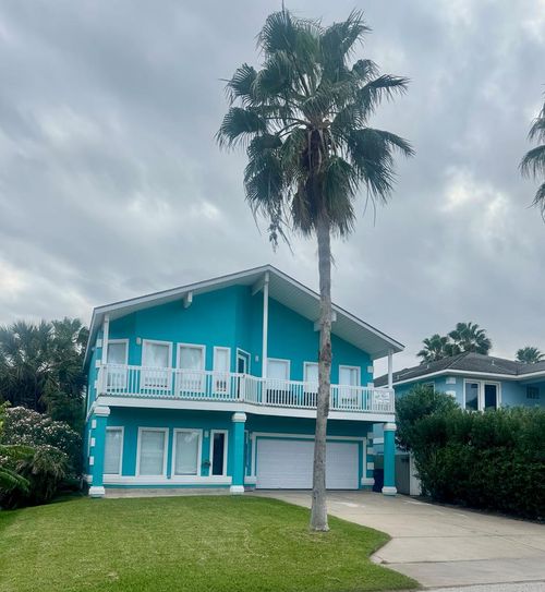 217 W Oleander St, South Padre Island, TX, 78597-7210 | Card Image
