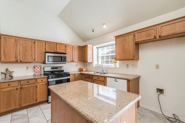 Gas range and center island | Image 10