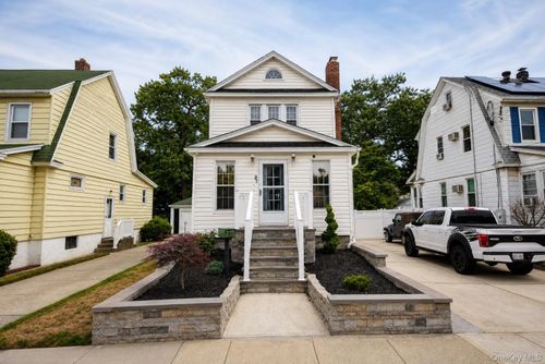 27 Avondale St, Valley Stream, NY, 11581-1801 | Card Image