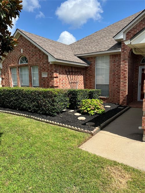 2319 Glenmoor Dr, Arlington, TX, 76001-8429 | Card Image