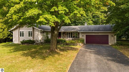 4318 Fox Fire Dr, Traverse City, MI, 49684-8606 | Card Image