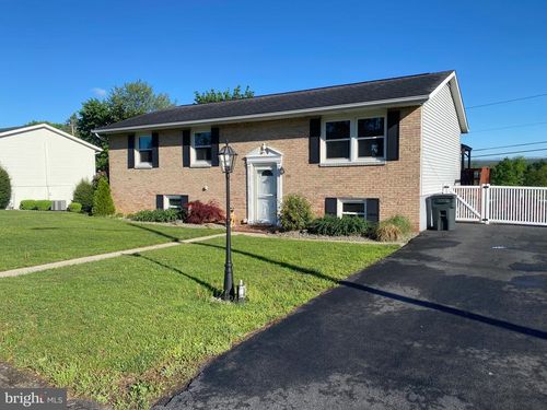 559 Maple St, POTTSVILLE, PA, 17901-8510 | Card Image
