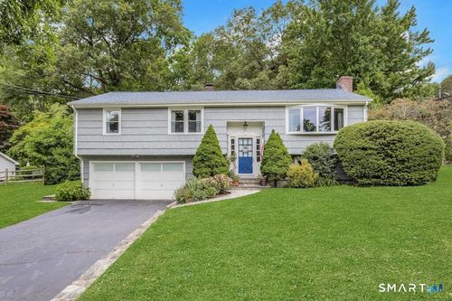402 Wheeler Park Ave, Fairfield, CT, 06825-1182 | Card Image