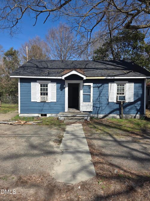 207 E Maple St, Mount Olive, NC, 28365-2443 | Card Image