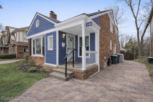 13146 Elgin Ave, Huntington Woods, MI, 48070-1417 | Card Image