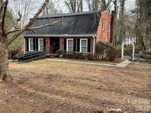 822 Westminster Cir Sw, Lenoir, NC, 28645-5838 | Card Image