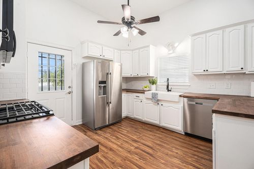 a-3515 Winnie St, Galveston, TX, 77550-1224 | Card Image