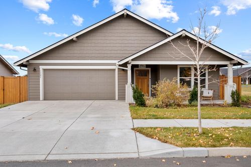 1797 Ne 4th St, Redmond, OR, 97756-6876 | Card Image