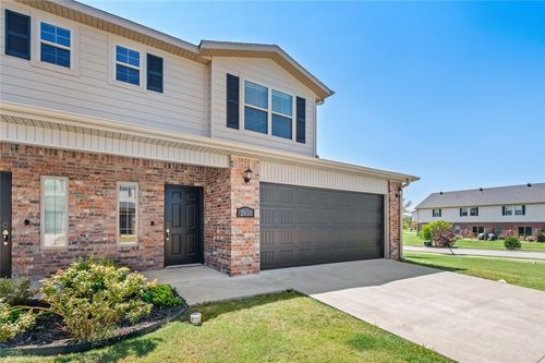 2633 S Kilimanjaro Way, Rogers, AR, 72758-7038 | Card Image
