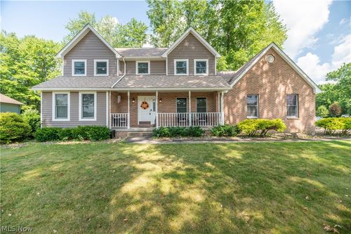 2218 Crestmont Dr, Girard, OH, 44420-1165 | Card Image