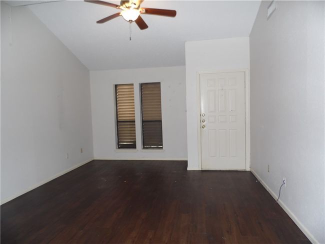 Living Area | Image 7
