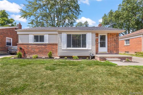 6735 Whitby St, Garden City, MI, 48135-2056 | Card Image