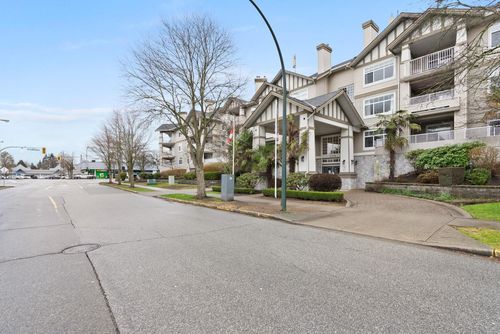 120 - 4770 52 A Street, Condo with 1 bedrooms, 1 bathrooms and 1 parking in Delta BC | Card Image