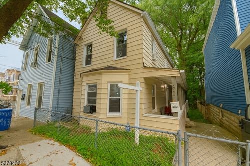 82 Palm St, Newark, NJ, 07106-1118 | Card Image