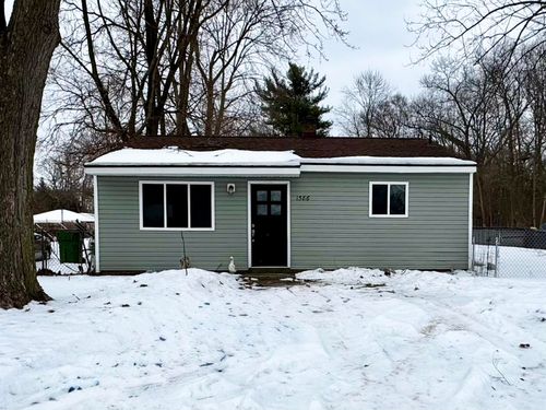 1586 Valley Dr, Highland, MI, 48356-2859 | Card Image