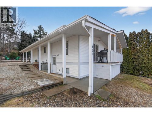 671 1 Avenue Se, Salmon Arm, BC, V1E1G7 | Card Image