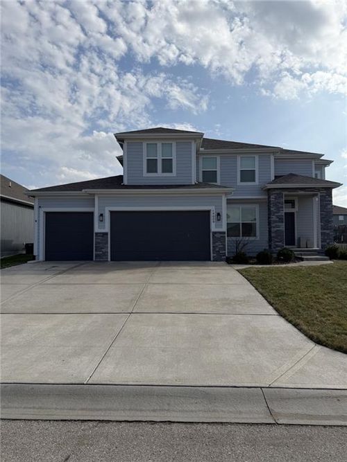19009 168th Ter, Olathe, KS, 66062-9644 | Card Image
