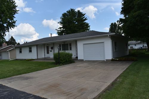 301 E Ririe Place, Flanagan, IL, 61740 | Card Image
