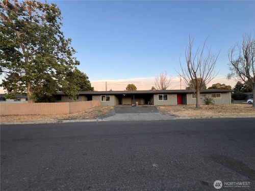 401 Biggs Rd, Moses Lake, WA, 98837-3109 | Card Image
