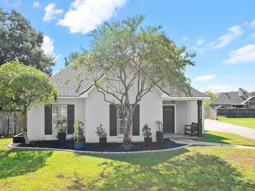 32805 Hemingway Ave, Denham Springs, LA, 70706-2013 | Card Image