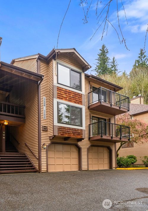 b24-17424 Ne 88th Pl, Redmond, WA, 98052-3255 | Card Image