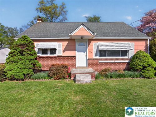 724 S 9th St, Perkasie, PA, 18944-1012 | Card Image