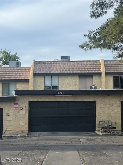 3226 Weber Ct, Las Vegas, NV, 89121-5762 | Card Image