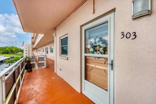 unit-303-5623 80th St N, St Petersburg, FL, 33709-6810 | Card Image