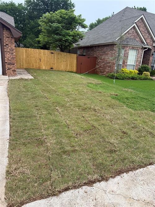 716 Landsdowne Dr, Norman, OK, 73072-4213 | Card Image