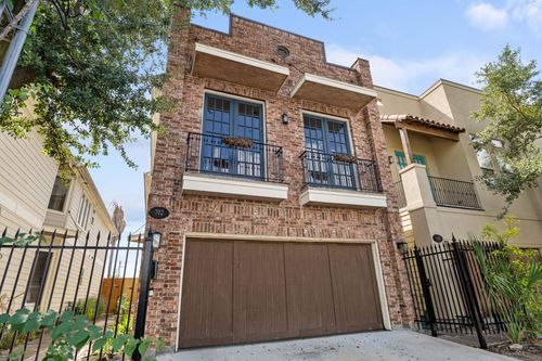 702 E 6th 1/2 St, Houston, TX, 77007-1704 | Card Image