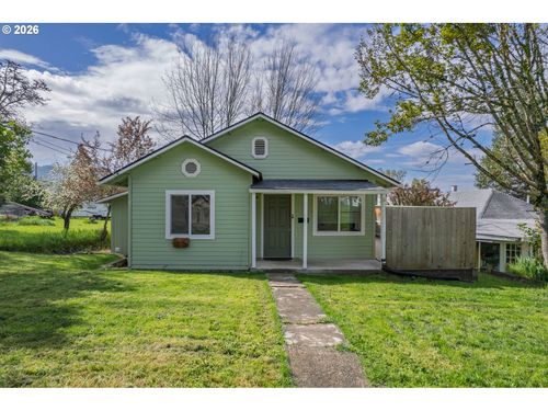 1755 Klamath Ave, Roseburg, OR, 97470-2119 | Card Image