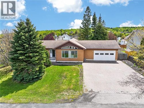 340 Grey St, Dalhousie, NB, E8C1W2 | Card Image