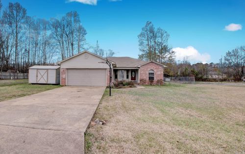 320 Juanita Dr, Lonoke, AR, 72086-8187 | Card Image
