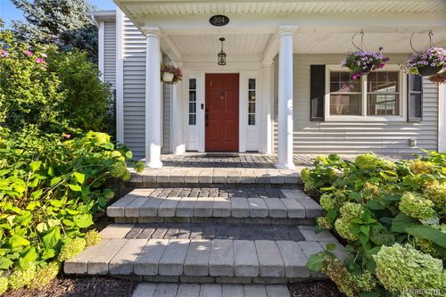 304 Lake St, South Lyon, MI, 48178-1413 | Card Image