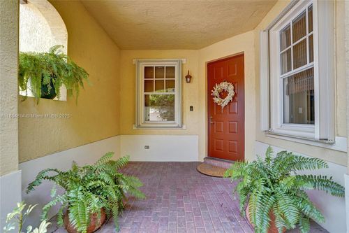 5724 Nw 120th Ave, Coral Springs, FL, 33076-4033 | Card Image