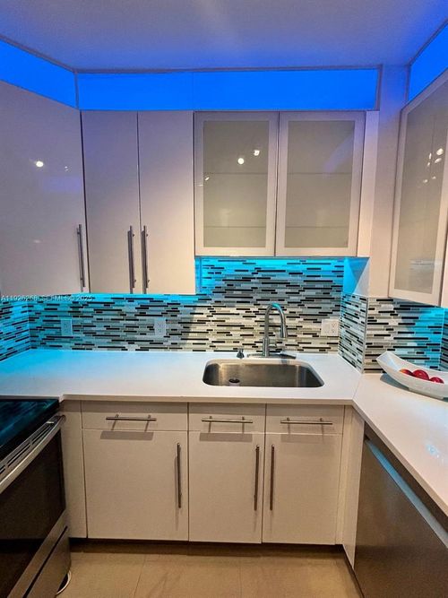 apt-1r-7441 Wayne Ave, Miami Beach, FL, 33141-2539 | Card Image