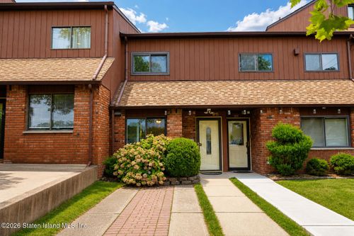 911 W Fingerboard Rd, Staten Island, NY, 10304-4453 | Card Image
