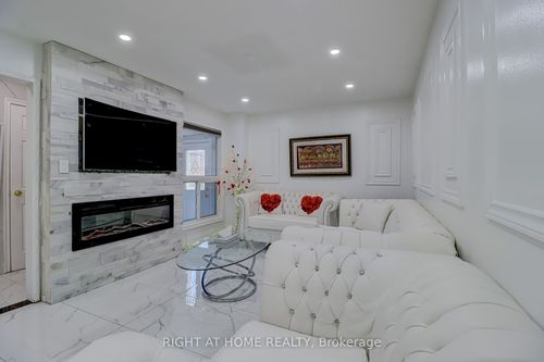 63 Cog Hill Dr, Concord, ON, L4K1M6 | Card Image