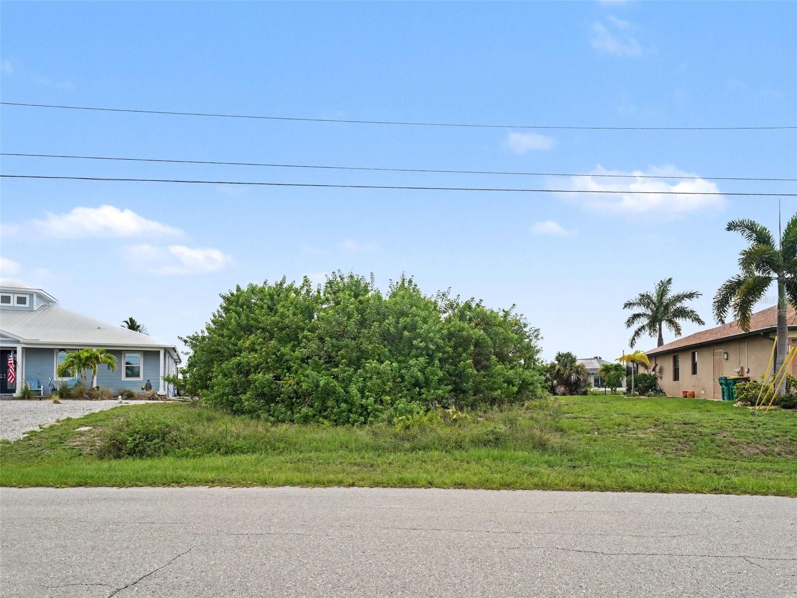 Land in PORT CHARLOTTE 3