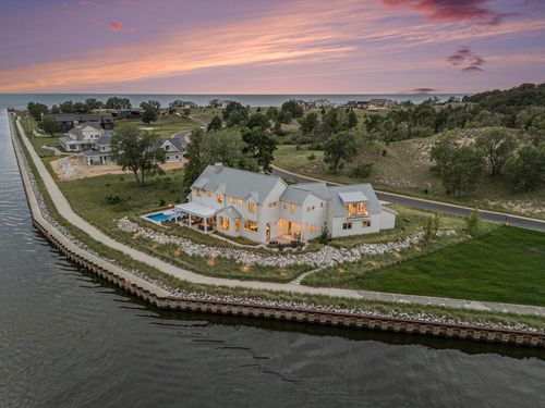 6736 Saugatuck Beach Rd, Saugatuck, MI, 49453-9611 | Card Image