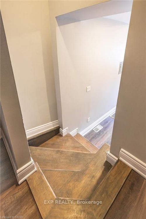 2-70 Victoria Ave S, Hamilton, ON, L8N2S7 | Card Image
