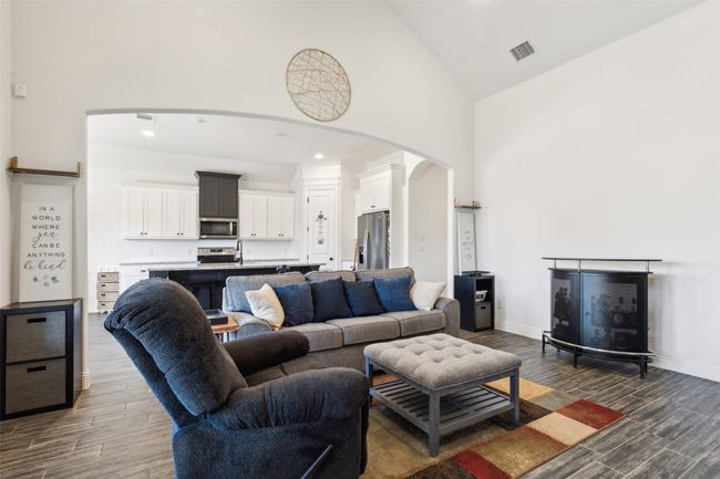 900 E 5 Th St, House other with 4 bedrooms, 2 bathrooms and null parking in Springtown TX | Image 6