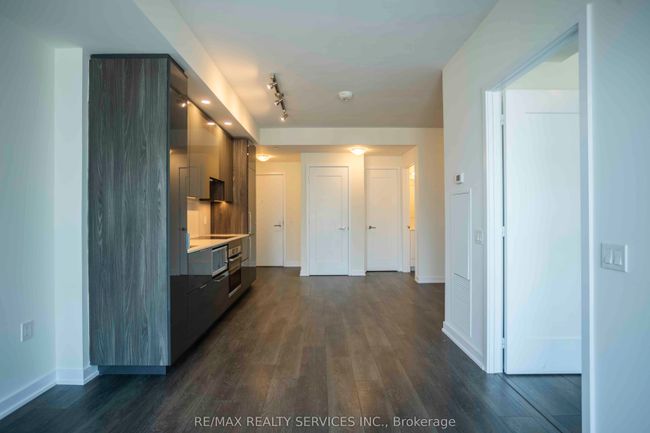 1806 - 28 Freeland St, Condo with 2 bedrooms, 1 bathrooms and null parking in Toronto ON | Image 5