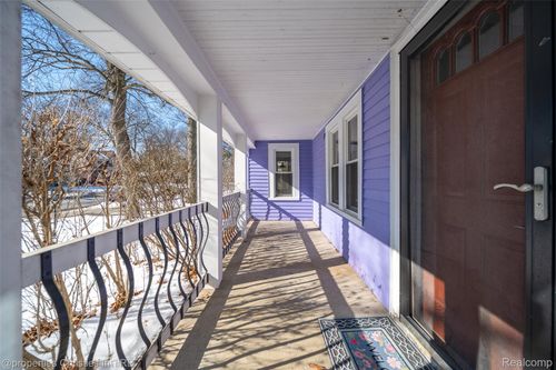 910 W Drayton St, Ferndale, MI, 48220-2766 | Card Image