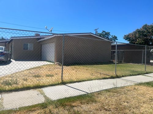45519 Cedar Ave, Lancaster, CA, 93534-1817 | Card Image